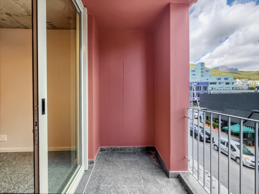 1 Bedroom Property for Sale in Sea Point Western Cape